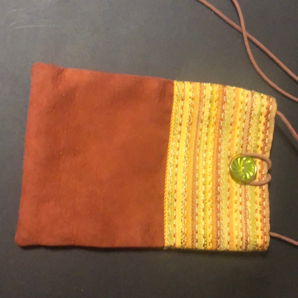 Single pocket purse